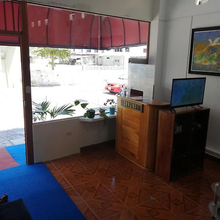 Hostal La Casa De Luis Puerto Baquerizo Moreno Εξωτερικό φωτογραφία